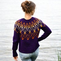 Женский пуловер с градиентным жаккардовым узором
