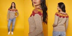 Женский пуловер с цветной кокеткой
