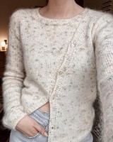 Вязаный пуловер с косой застёжкой