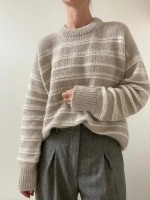 Вязаный спицами пуловер с японским плечом