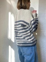 Вязаный спицами пуловер с японским плечом