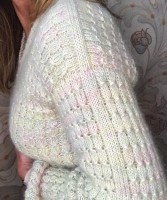 Женский пуловер с v-образным вырезом