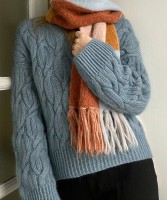 Женский пуловер с косами