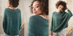 Свободный пуловер-пончо, связанный спицами одной деталью
