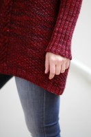 Удлиненный пуловер спицами