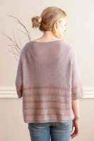 Стильный пуловер, связанный из тонкой нити с мохером
