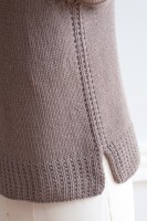 Интересный пуловер с текстурными деталями