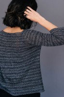 Пуловер рукавами-реглан, связанный спицами из льна