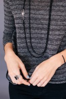 Пуловер- реглан, связанный из льна двух цветов