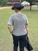 Пуловер реглан, связанный спицами чулочной вязкой