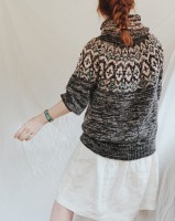 Жаккардовый пуловер с круглой кокеткой от Кейтлин Хантер