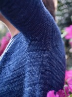 Клин подмышки, связанный на простом пуловере