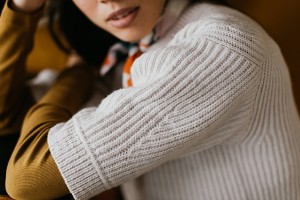 Пуловер в технике бриошь спицами