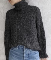 Стильный пуловер с косами, схемы и описание