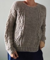 Стильный пуловер с косами, схемы и описание