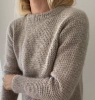 Пуловер текстурным узором описание