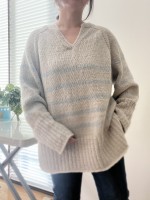 Стильный пуловер-оверсайз спицами описание
