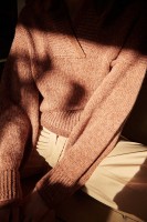 Стильный пуловер спицами, описание