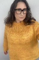 Теплый пуловер с косами