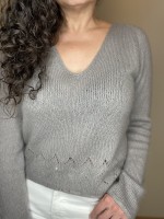 Красивый пуловер реглан