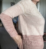 Пуловер с текстурным узором описание