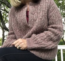 Пуловер спицами снизу
