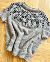 Красивый пуловер спицами сверху