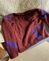 Красивый пуловер с мотивом Листья