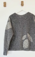 Красивый пуловер с мотивом Листья