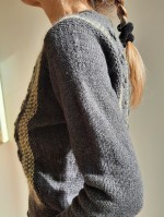 Пуловер необычной конструкции спицами описание