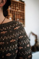 Пуловер текстурным узором спицами