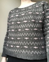 Пуловер с текстурным узором спицами