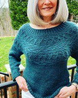Пуловер с текстурным узором схемы