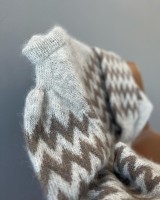 Красивый пуловер с пышными рукавами