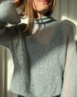 Тонкий мохеровый свитер спицами