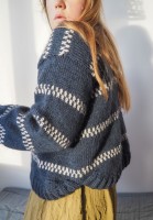 Стильный свитер оверсайз спицами