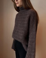 Стильный свитер спицами