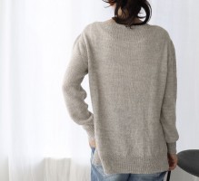 Женский пуловер связанный спицами сверху
