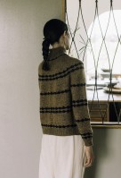 Вязание свободного свитера с круглой кокеткой из коллекции Amirisu