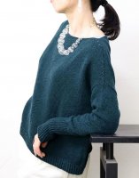 Вязаный пуловер свободного покроя с ажурным регланом