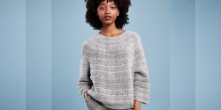 Свободный пуловер с круглой кокеткой платочной вязкой