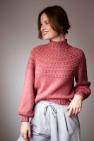Изящный и женственный свитер с текстурной круглой кокеткой