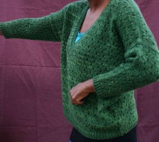 Описание вязания спицами пуловера с глубоким вырезом горловины
