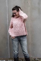 Описание вязания спицами объемного свитера для женщин