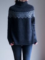 Вязаный женский пуловер оверсайз спицами
