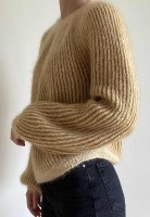 Женский свитер спицами в технике двухцветного узора Бриошь