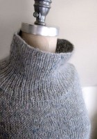 Свободный свитер-пончо спицами от дизайнера Мона Шмидт