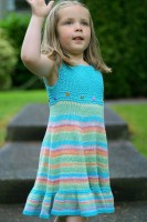 Детское платье спицами Оттенки лета