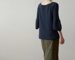 Женственный пуловер спицами из кашемира