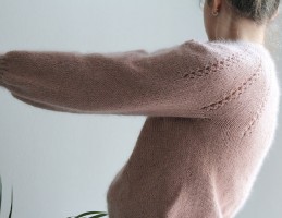 Пуловер с ажурными дорожками
